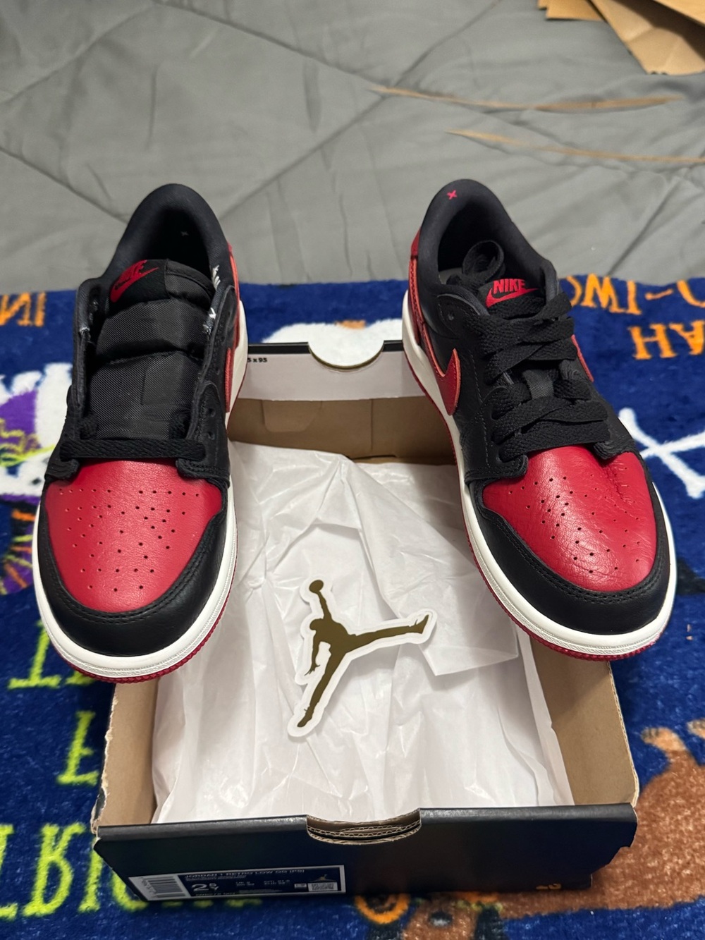 Nike Low-Top Sneakers in Black and Red